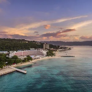 Grand Decameron Cornwall Beach, A Trademark All-Inclusive Resort **** Бухта Монтего