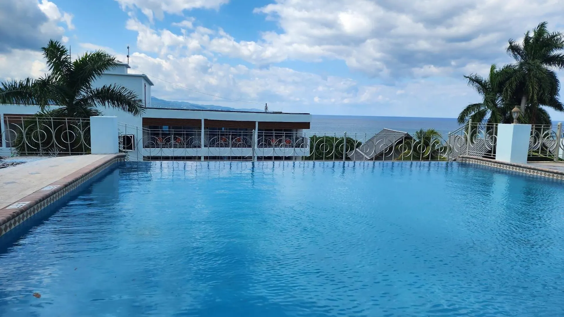 Hotel 39 Jamaica Montego Bay